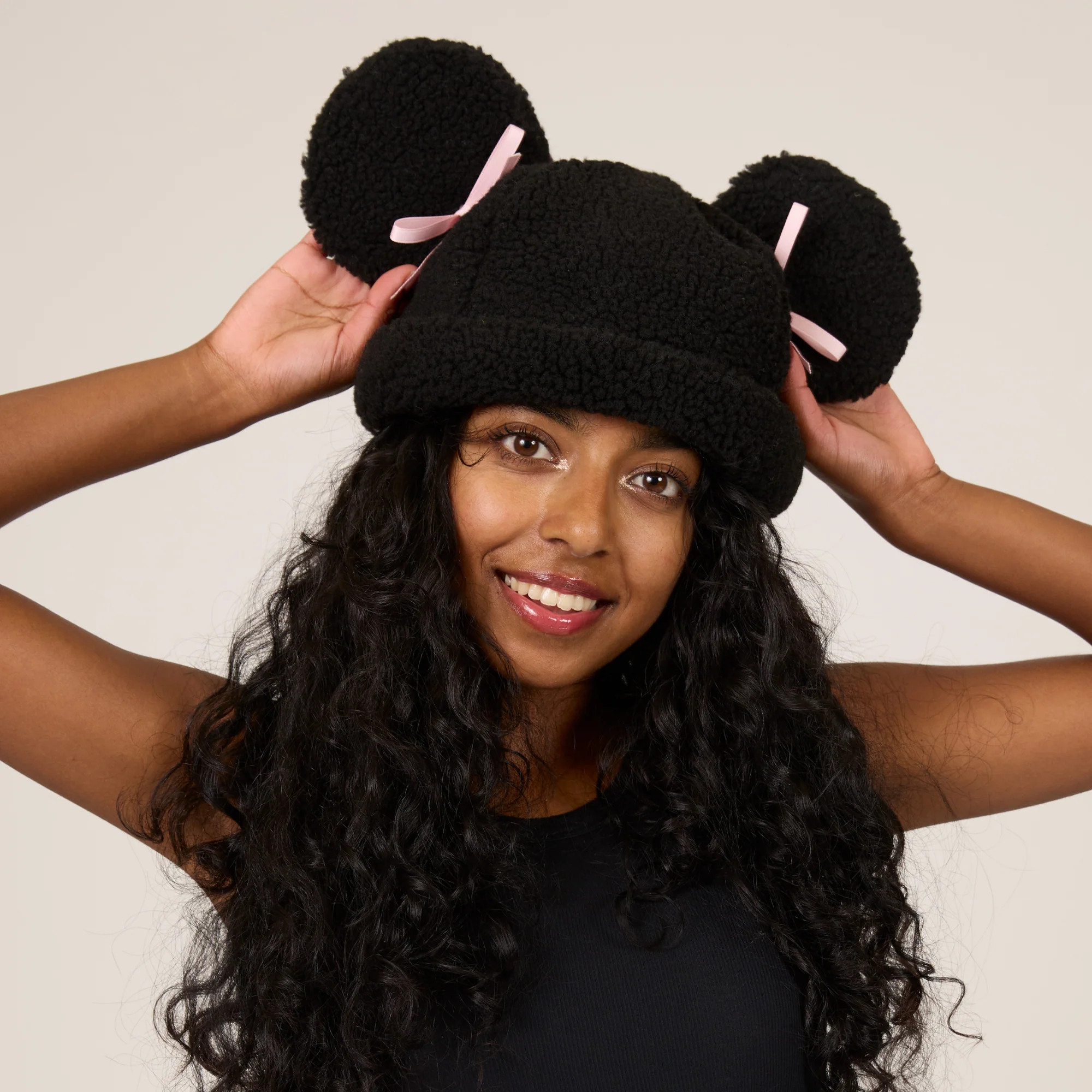 Minnie Sherpa Beanie Pink Bow - Image 3